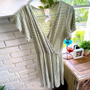 Light green and white dress Large